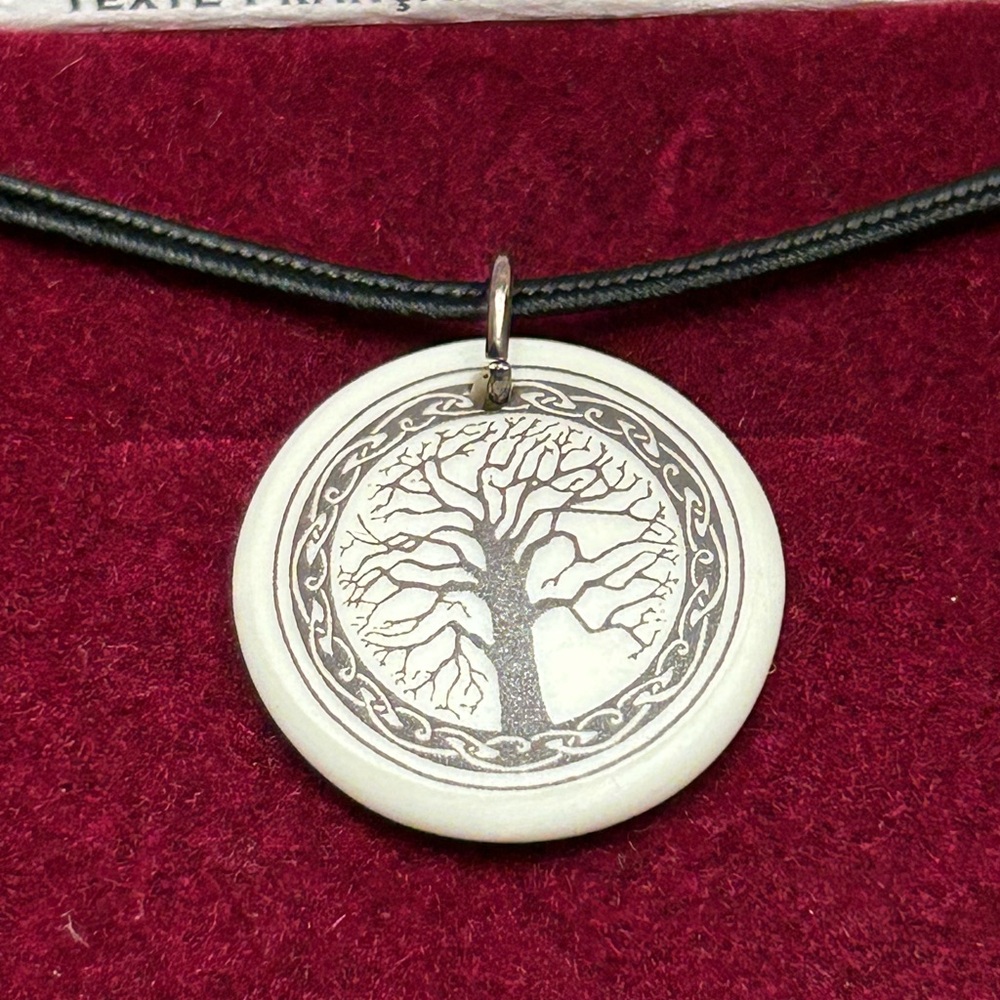 NIB Celtic porcelain Tree of Life necklace with adjustable cord necklace